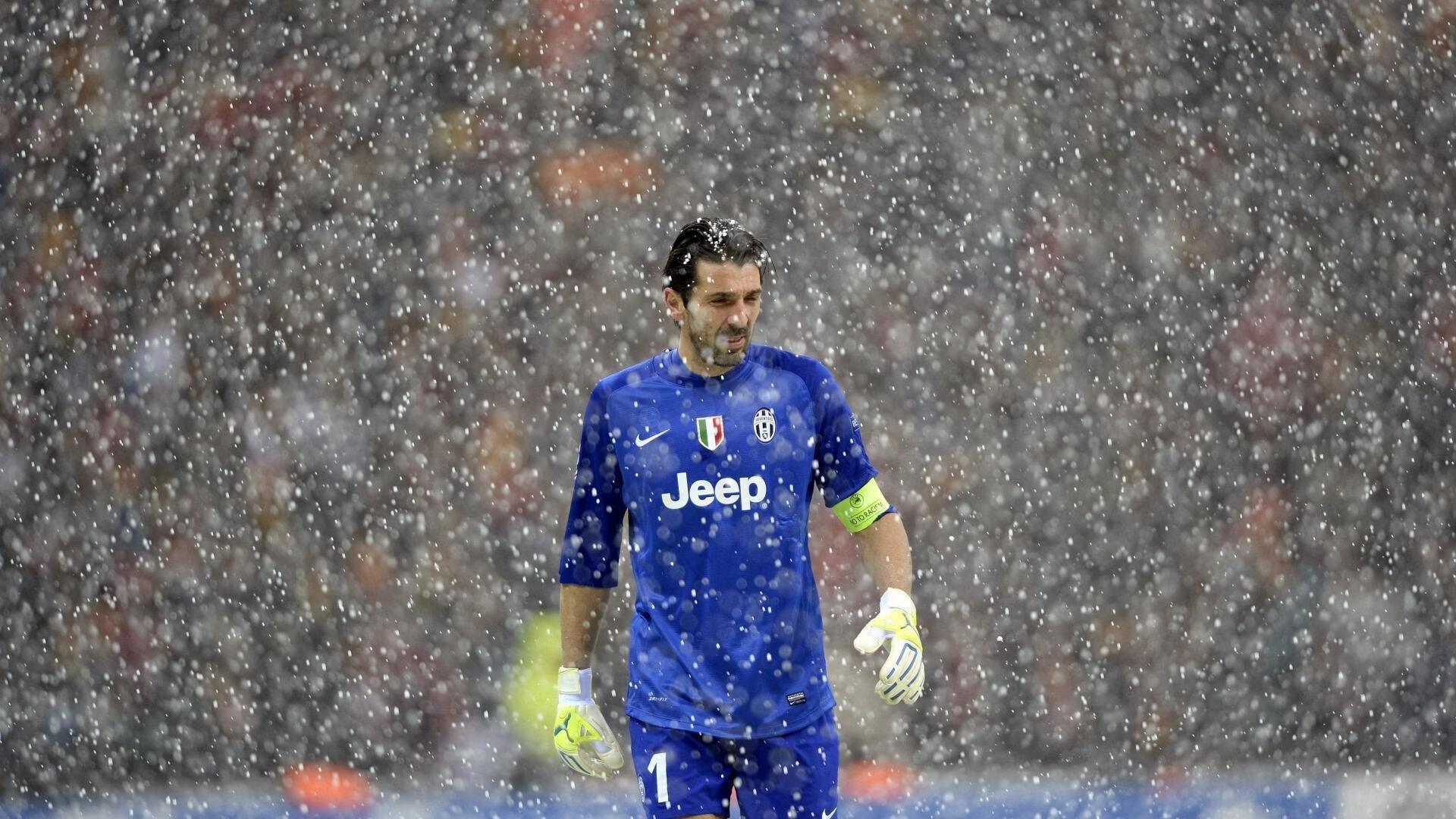 体育早报，国际足联宣布对俄制裁新规 外籍球员与教练即日起可单方面解约