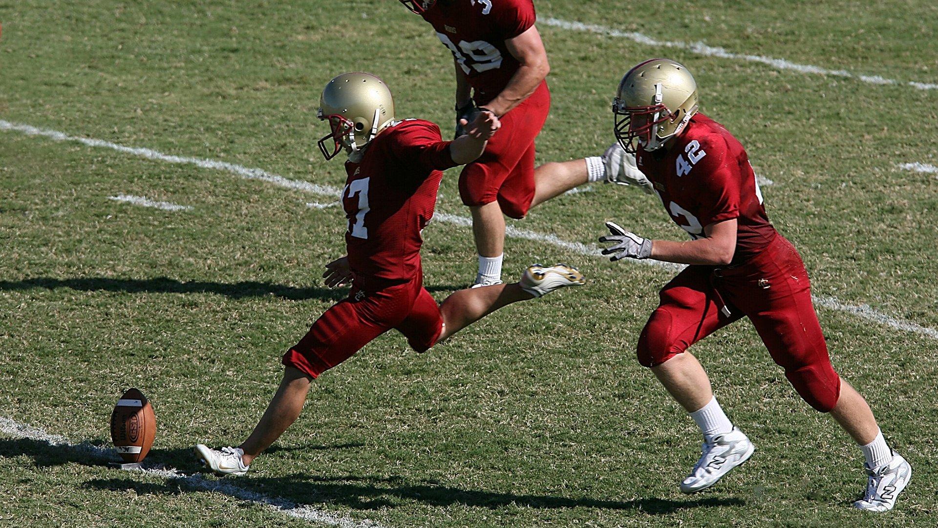 电光石火间的守护神，门将本能一扑，改写队友职业生涯的惊险瞬间